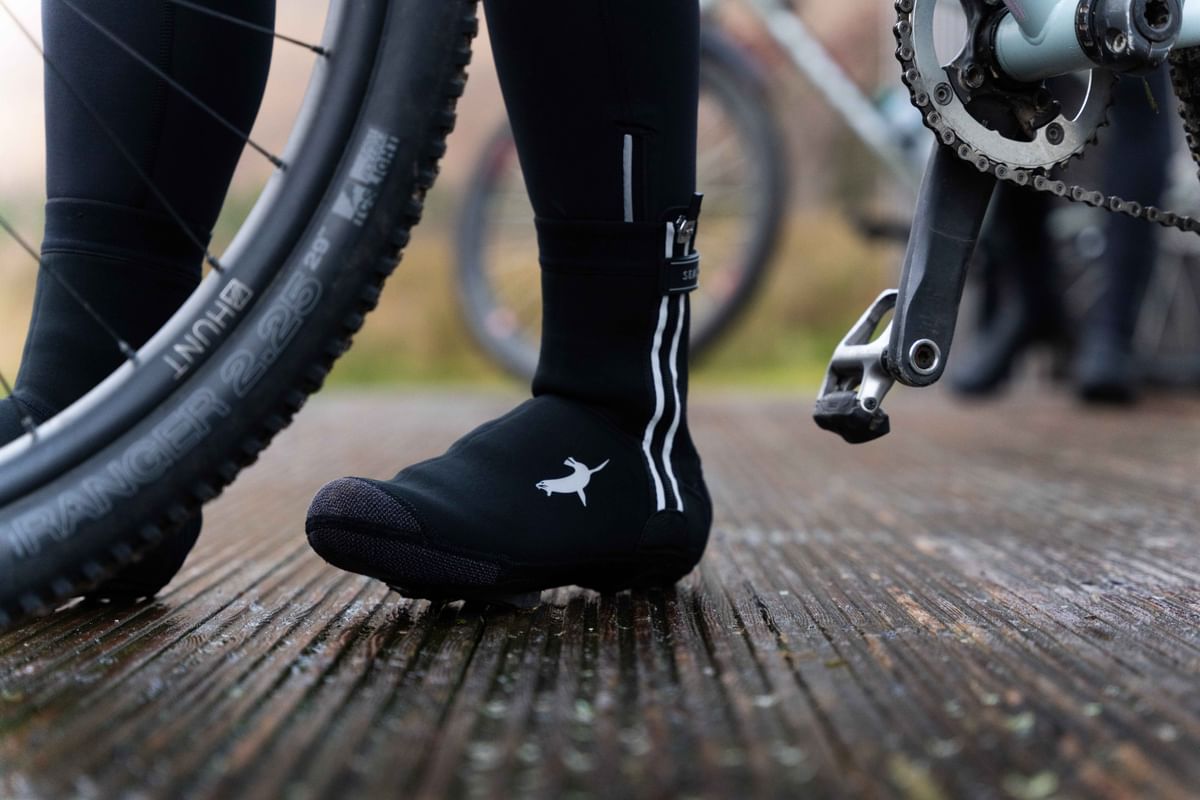 A Beginner's Guide to Cycling Overshoes Sealskinz EU